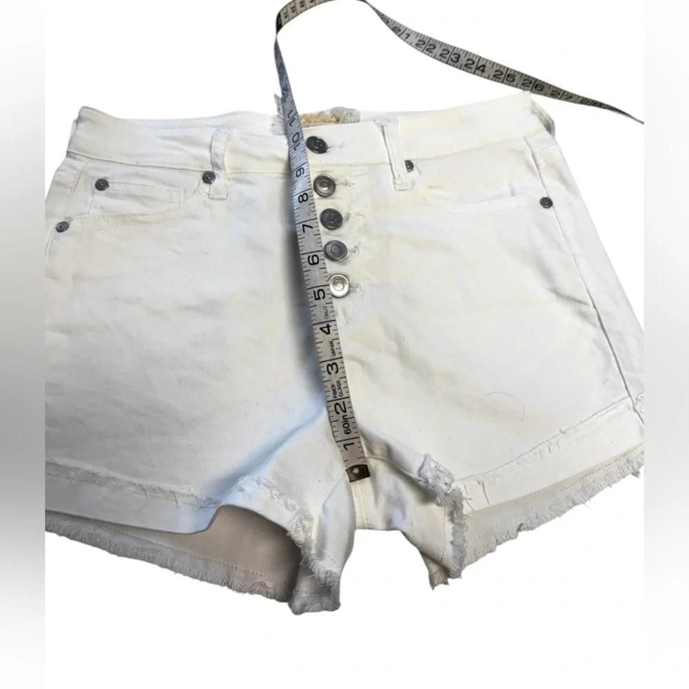 Altar’d State Women’s White Denim Button Fly Cuffed Shorts Size 27/5
